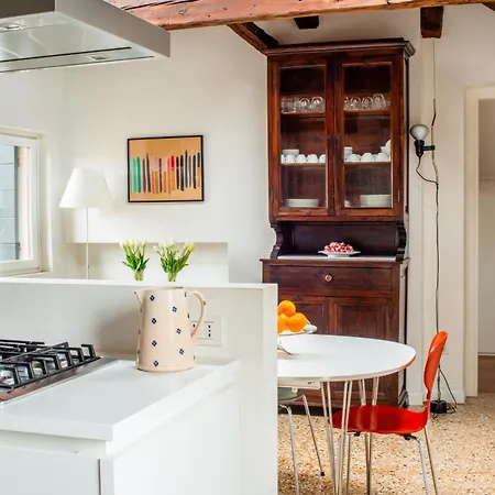 Santa Giustina Palace R&r 아파트 *