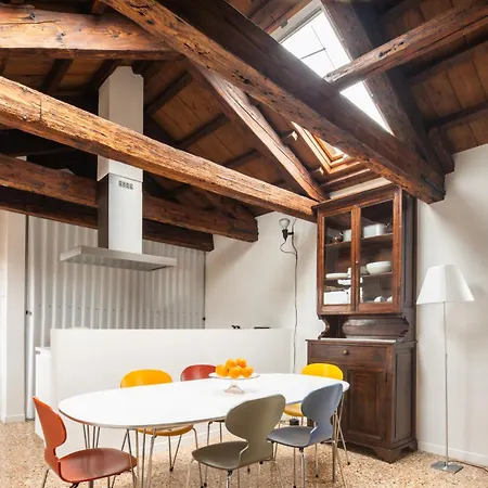 Santa Giustina Palace R&r 아파트 *