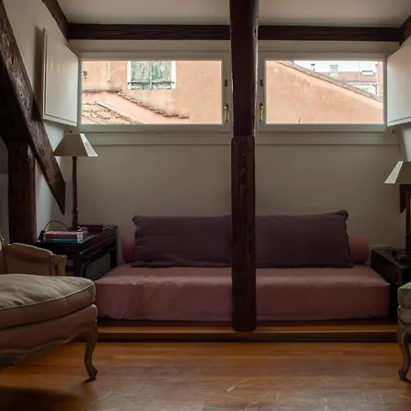 Santa Giustina Palace R&r 아파트 *